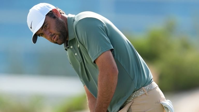 Scottie Scheffler lining up putt during Hero world challenge