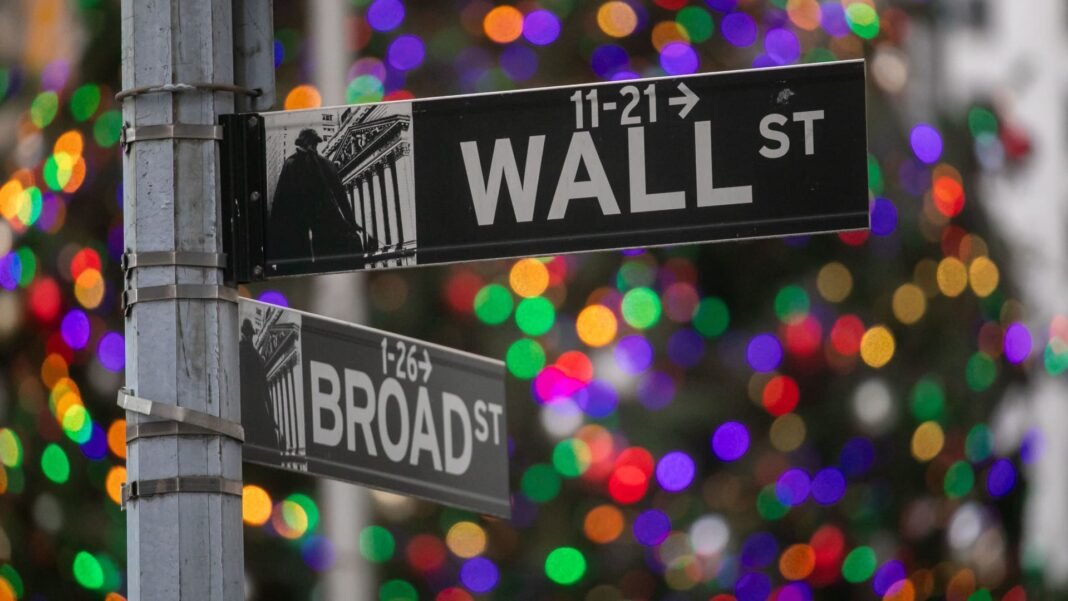 How Retail Investors Outsmarted Wall Street to Score Their Best Year Yet