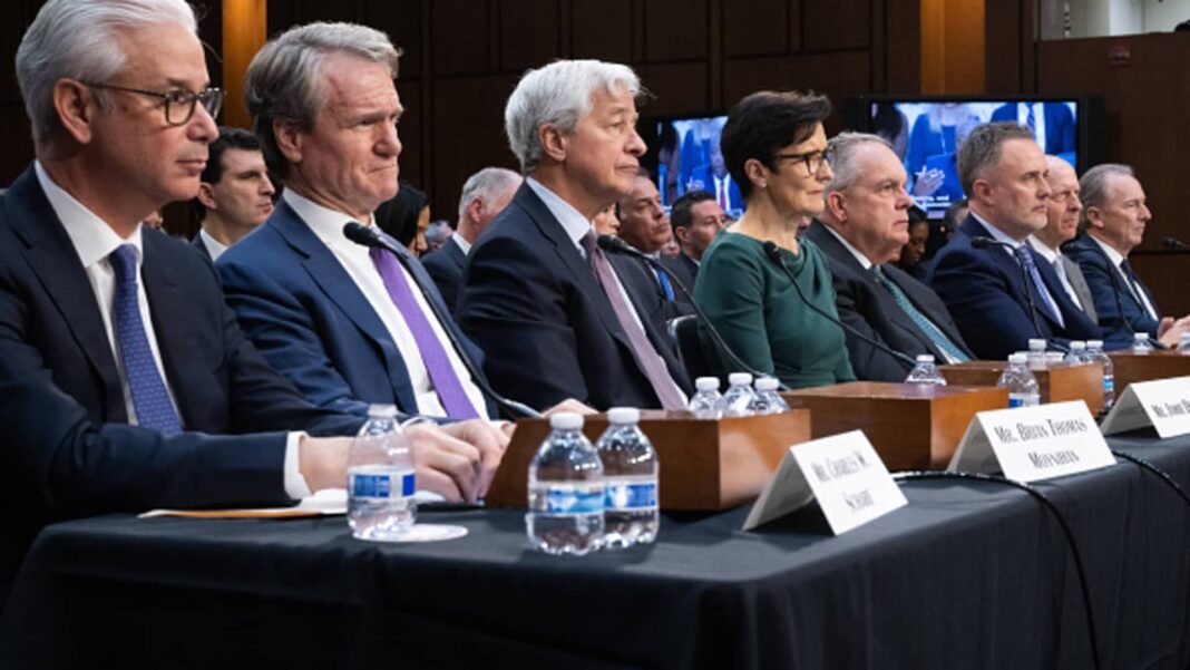 Insiders Sound the Alarm: Trump’s Credit Card Rate Cap Plan Threatened by Uncertain Future and ‘Devastating’ Risks