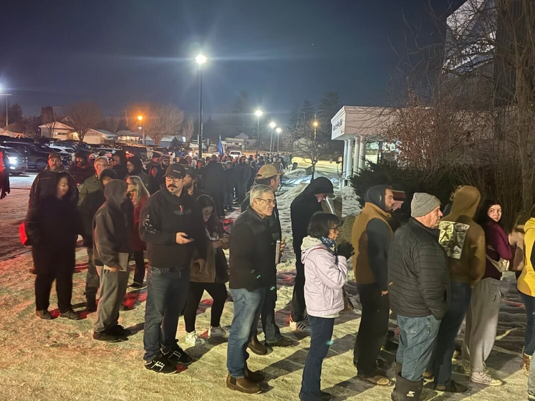 Long lineups in central Alberta to sign petition for province to leave Canada