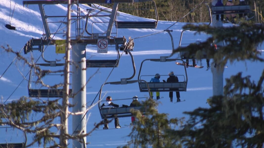Heartbreaking Tragedy at Cypress Mountain: 18-Year-Old Loses Life in Chairlift Fall
