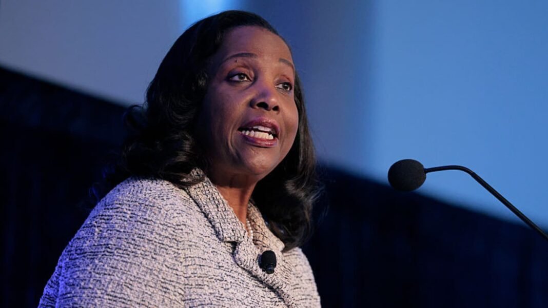 Fed Governor Lisa Cook Poised to Stay Put After Supreme Court Clash with Trump