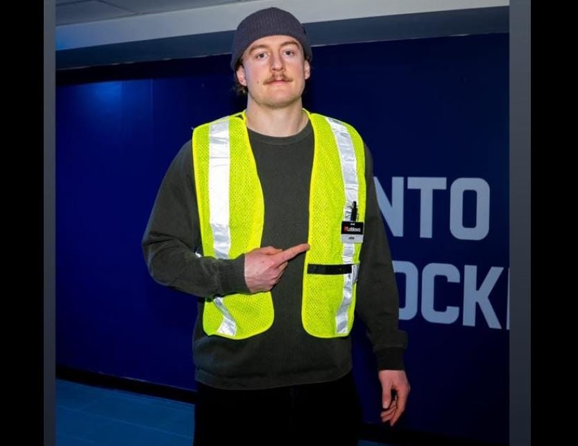 Maple Leafs player Bobby McCann points to Kevin Wilson's nametag