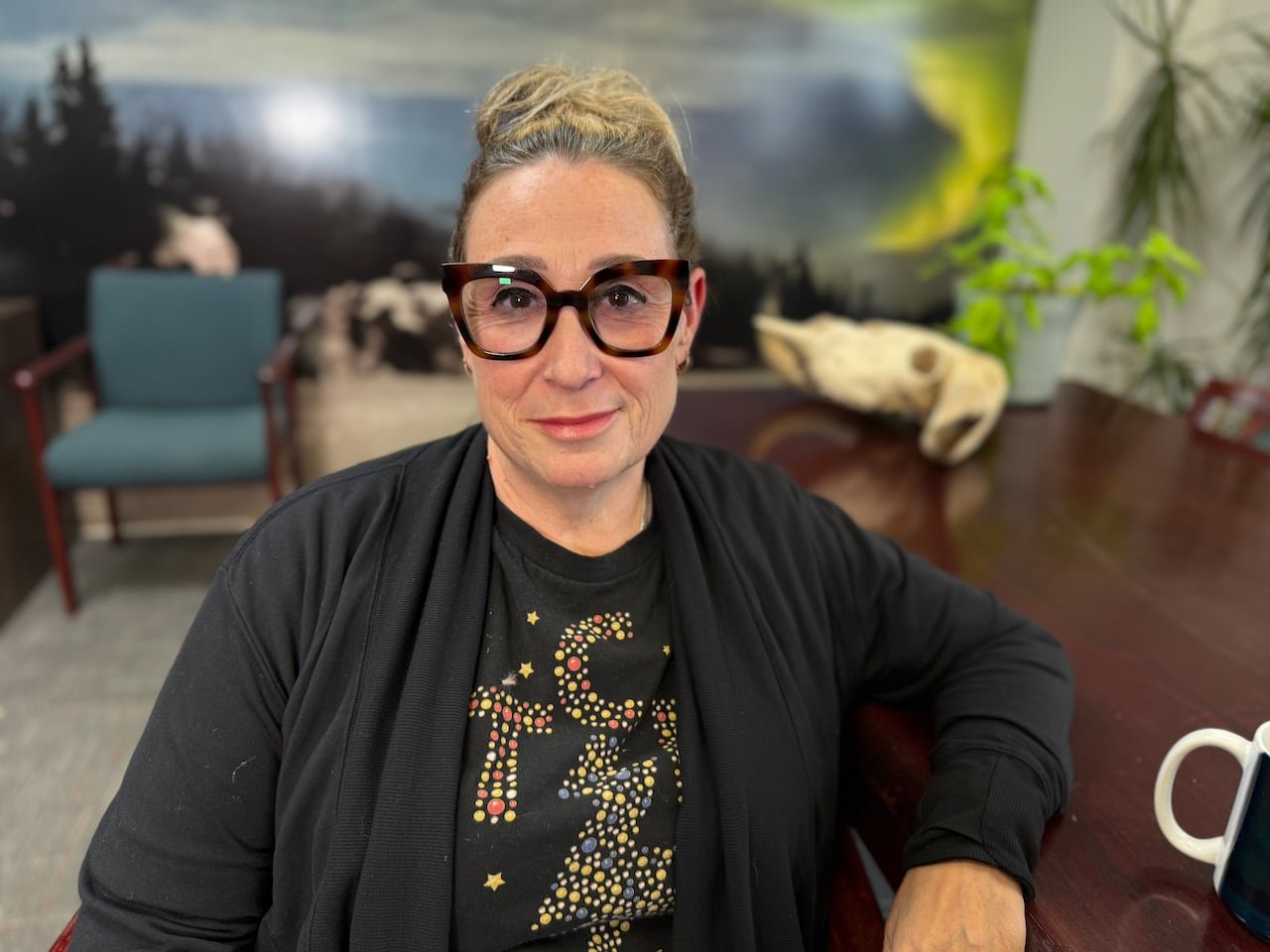 Tara Qunngaataq Tootoo Fotheringham offering support during interview.