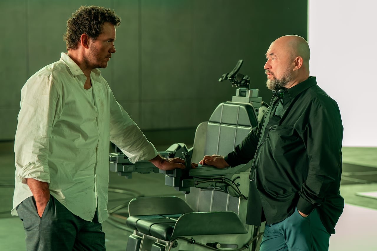 Chris Pratt discussing scenes with director Timur Bekmambetov on set