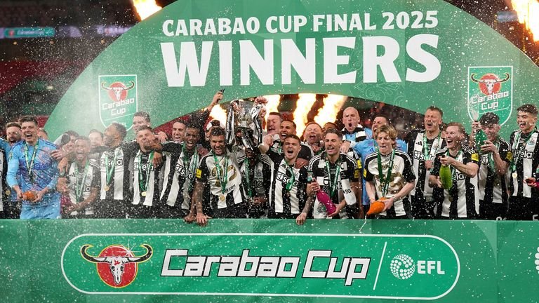 Newcastle United players celebrating Carabao cup victory