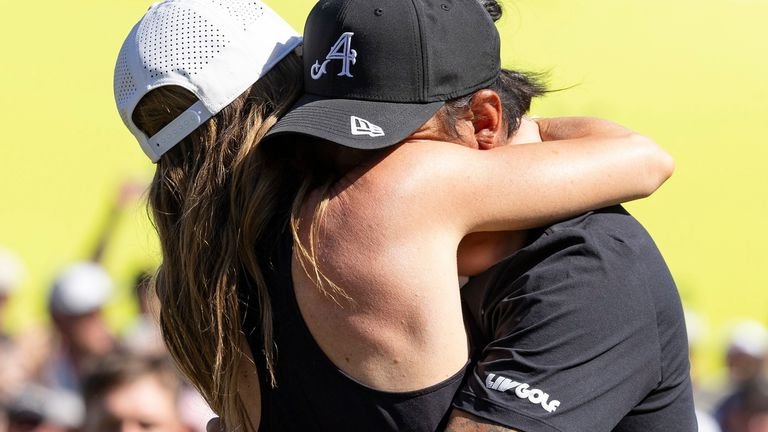 Anthony Kim celebrates win hugging wife Emily