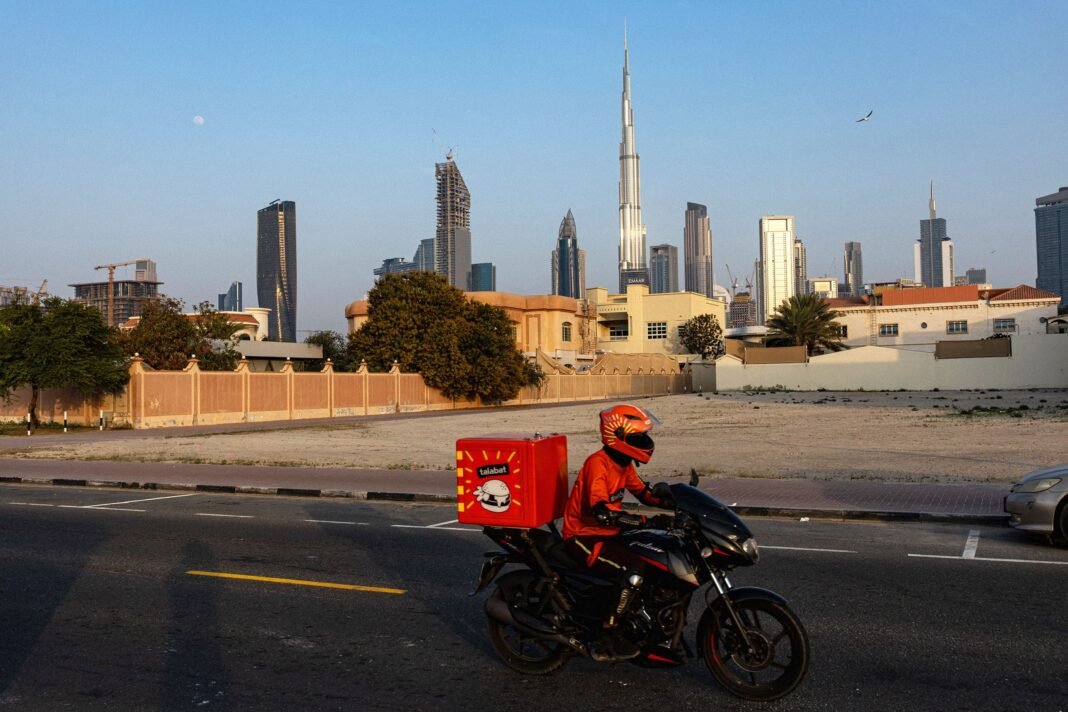 Missile Strikes Shake the Gulf, Yet Delivery Drivers Fearlessly Keep the City Moving