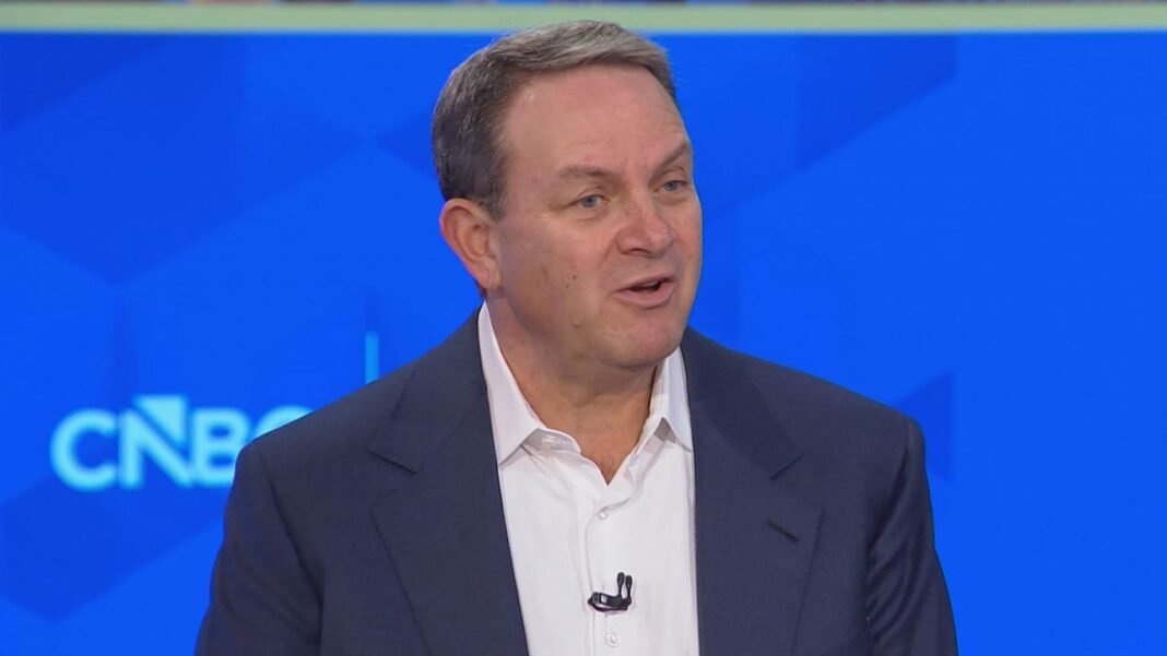 Versant debut earnings report shows continued pay TV pressure, digital growth