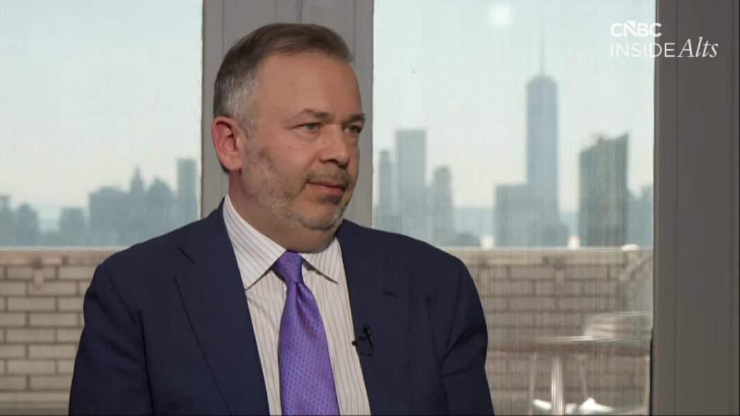 Boaz Weinstein warns of private credit’s ‘financial alchemy,’ says problems are multiplying by the quarter