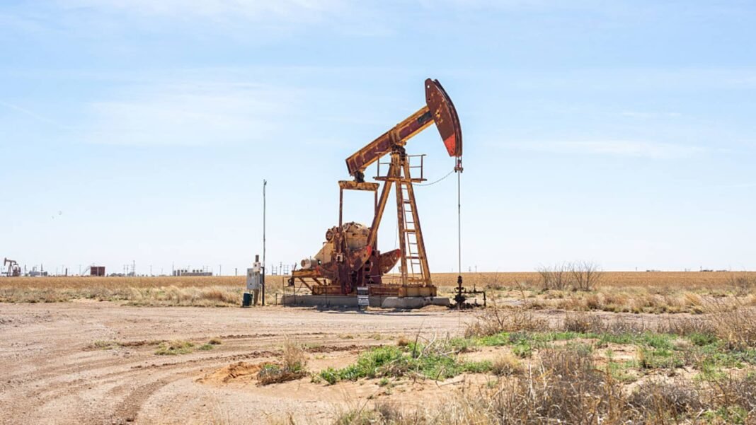 Oil Prices Slide as U.S. Crude Inventories Surge Despite UAE Energy Attacks