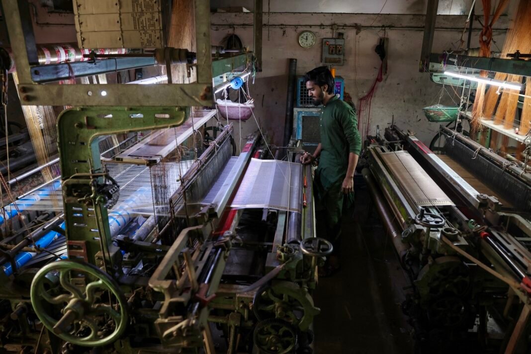 India’s Cooking Gas Crisis Triggers Massive Exodus of Textile Workers