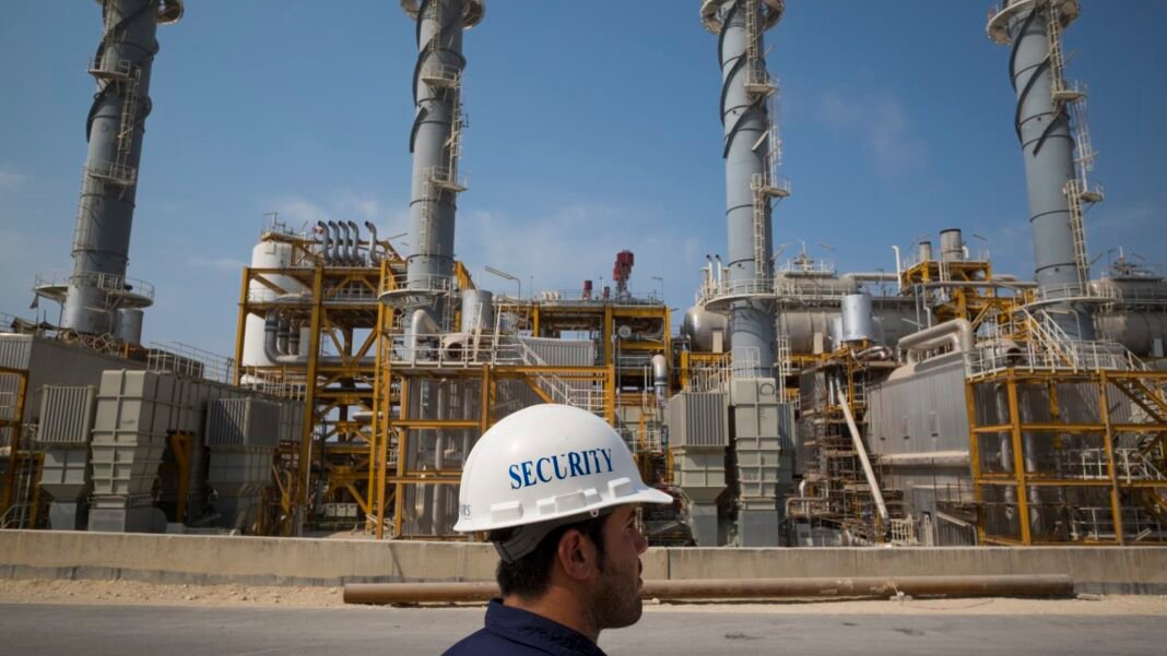 Oil Prices Dive Over 4% Amid Trump’s Surprise Iran Talk Hints Despite Tehran’s Rejection