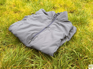 Ultralight insulated pullover ideal for endurance sports