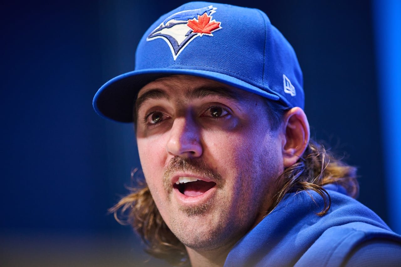 Kevin Gausman pitching during media day