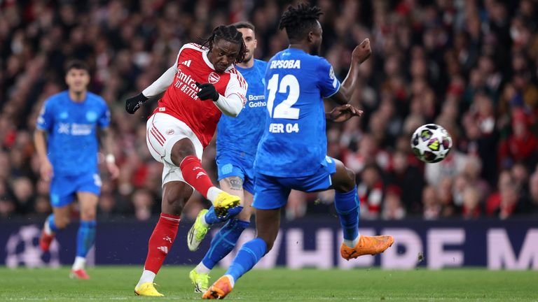 Eberechi Eze scores spectacular volley for Arsenal