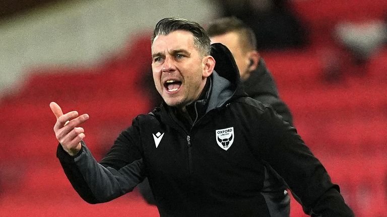 Matt Bloomfield coaching Oxford United