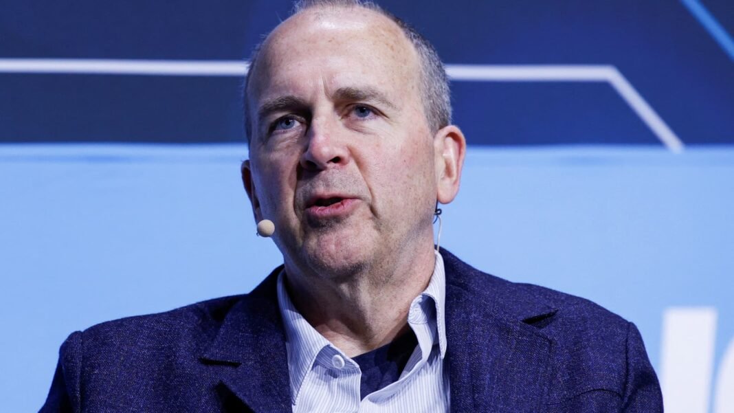 Ford’s EV Chief Exits Amid Ambitious Overhaul to Drive the Future of Electric Vehicles