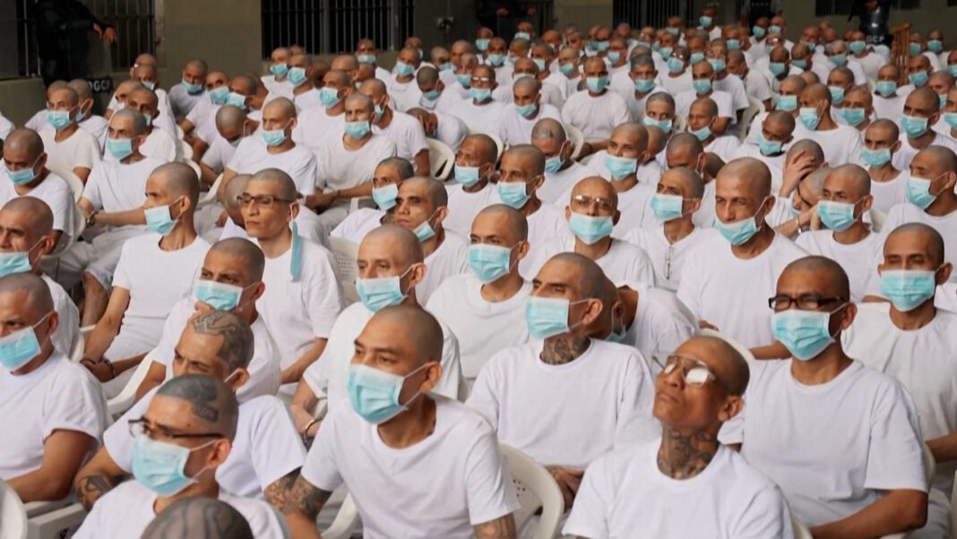 Mass trial for nearly 500 alleged gang members in El Salvador