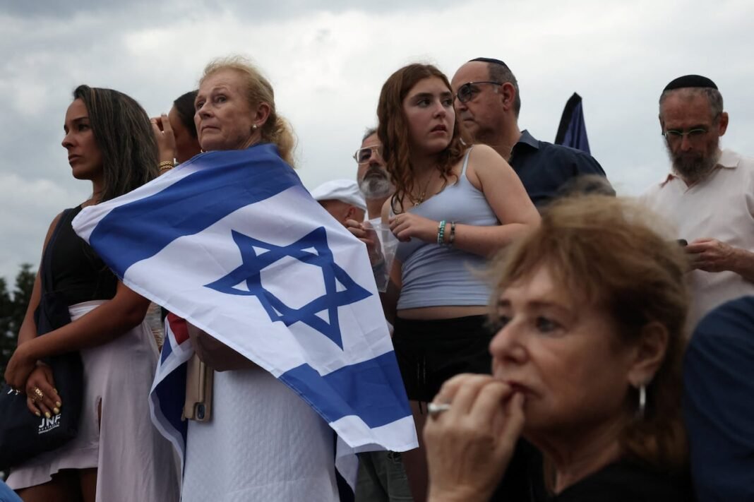 Report into Bondi Beach mass shooting calls for increased security at Jewish public events, more gun reforms