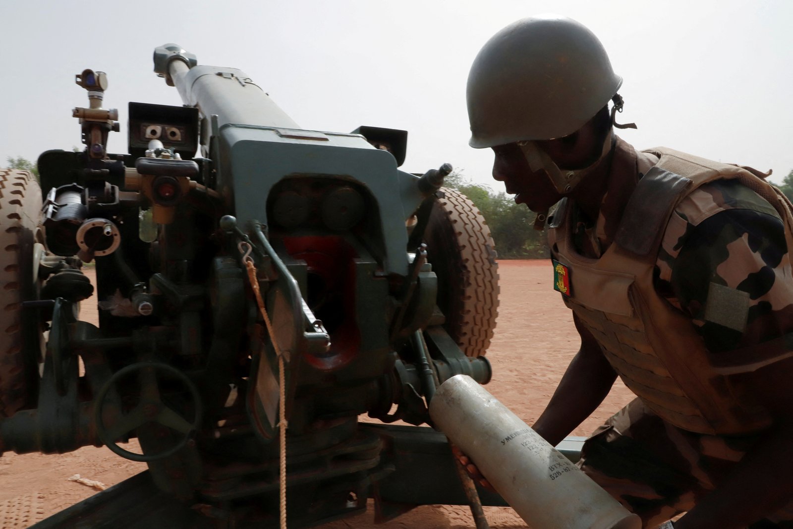 Malian artillery soldier during training with European Union mission in Mopti region