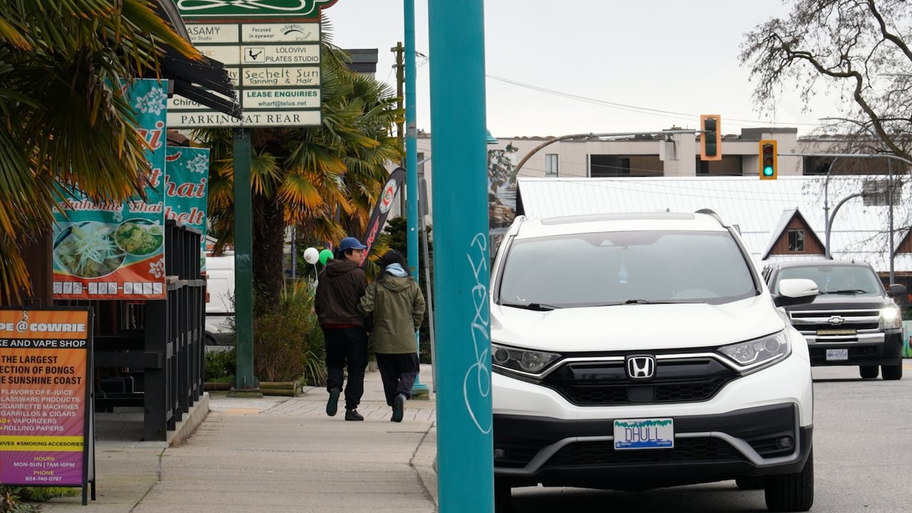 Quiet street scene near downtown area close proximity where dead bear was found