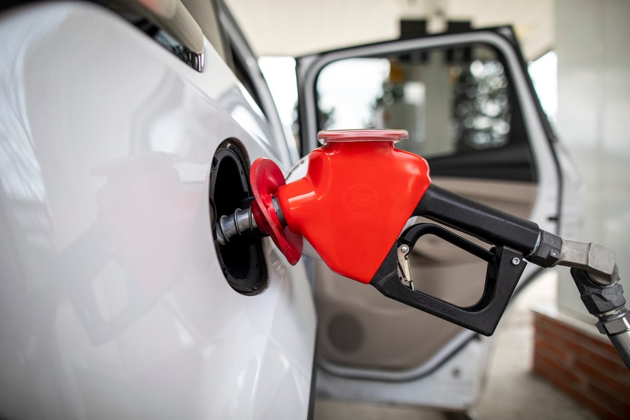 Fuel dispenser showing current regional gas price