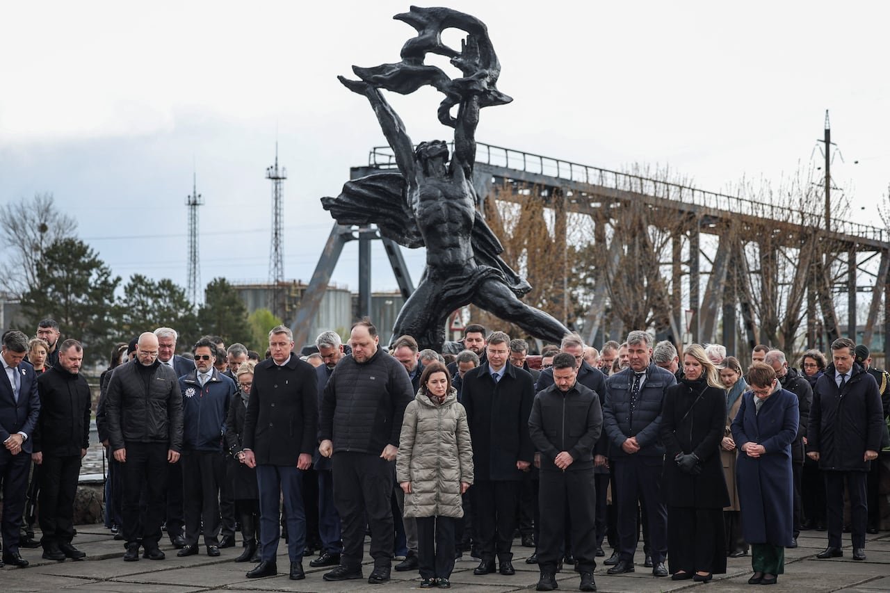 International delegates alongside Ukrainian leaders commemorating Chornobyl victims