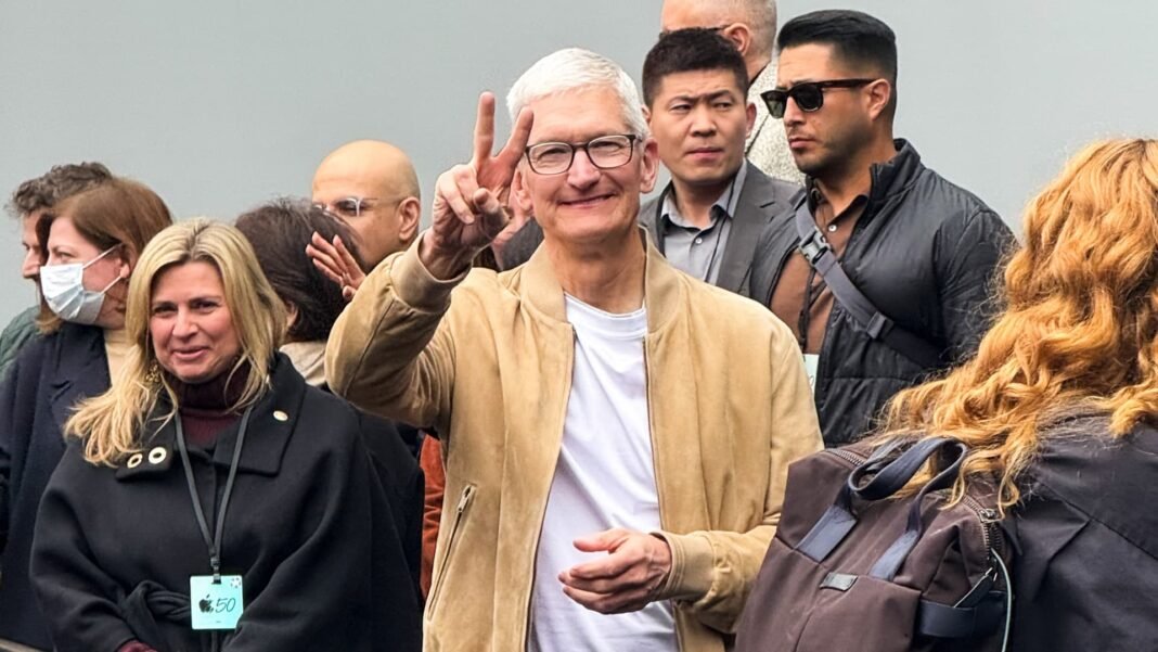 Apple’s stock gains as company execs cite iPhone, Mac demand in boosting guidance