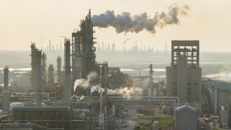 Oil Prices Soar Amid Escalating U.S.-Iran Tensions Threatening Hormuz Ceasefire