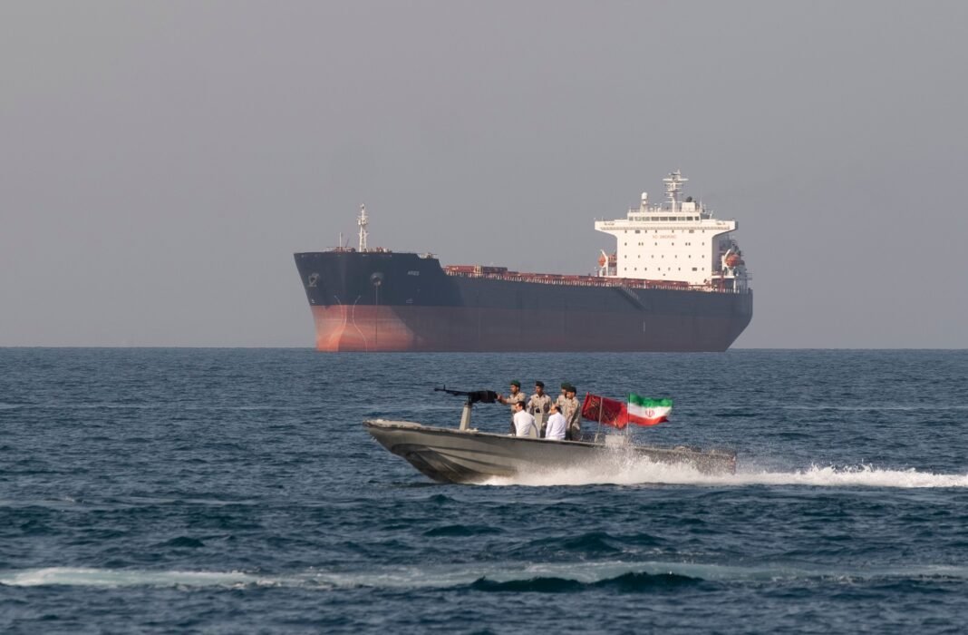 Iran Unleashes Stealthy ‘Mosquito’ Boats to Dominate the Strait of Hormuz