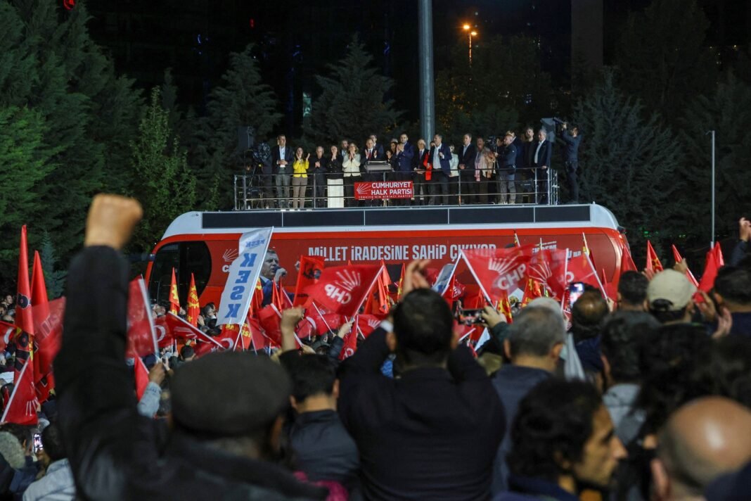 Turkish Opposition Leader Defies Court, Pledges to Hold Power Against All Odds