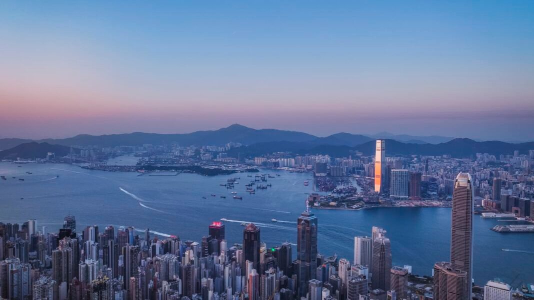 Japan and South Korea Stocks Surge to Record Highs as Iran Tensions Ease and Ceasefire Hopes Rise