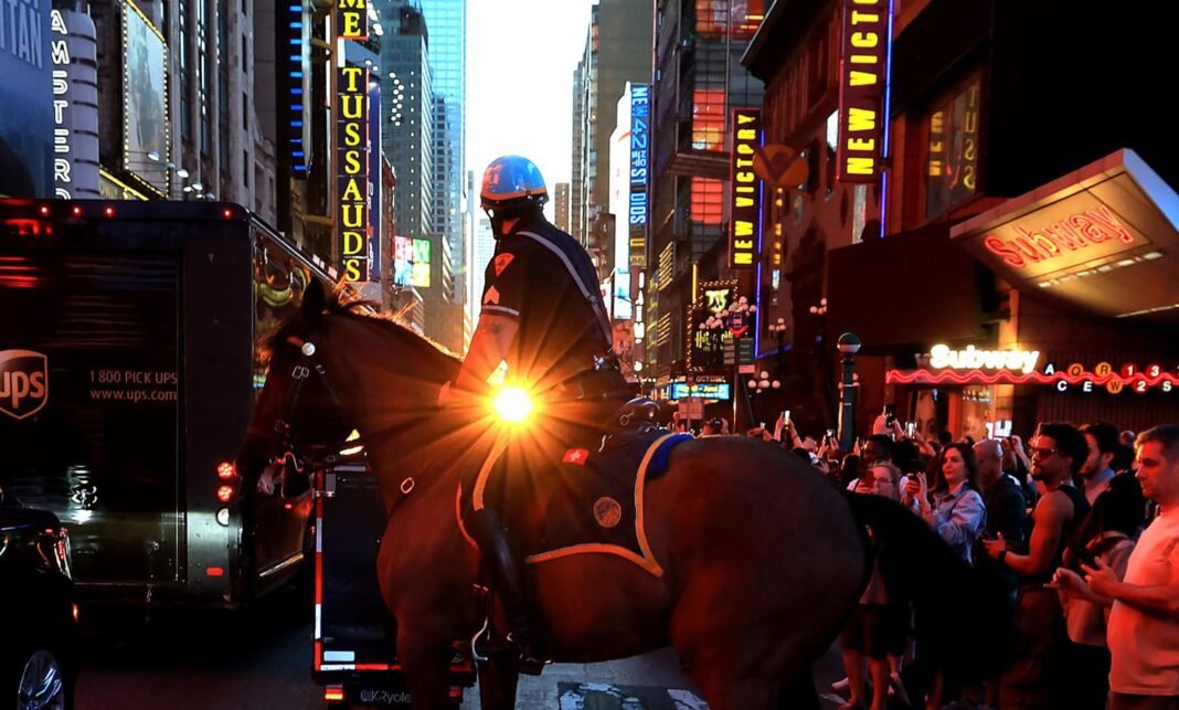 Experience the Magic: How New York’s ‘Manhattanhenge Effect’ Lights Up the City for an Unbelievable 44 Days!