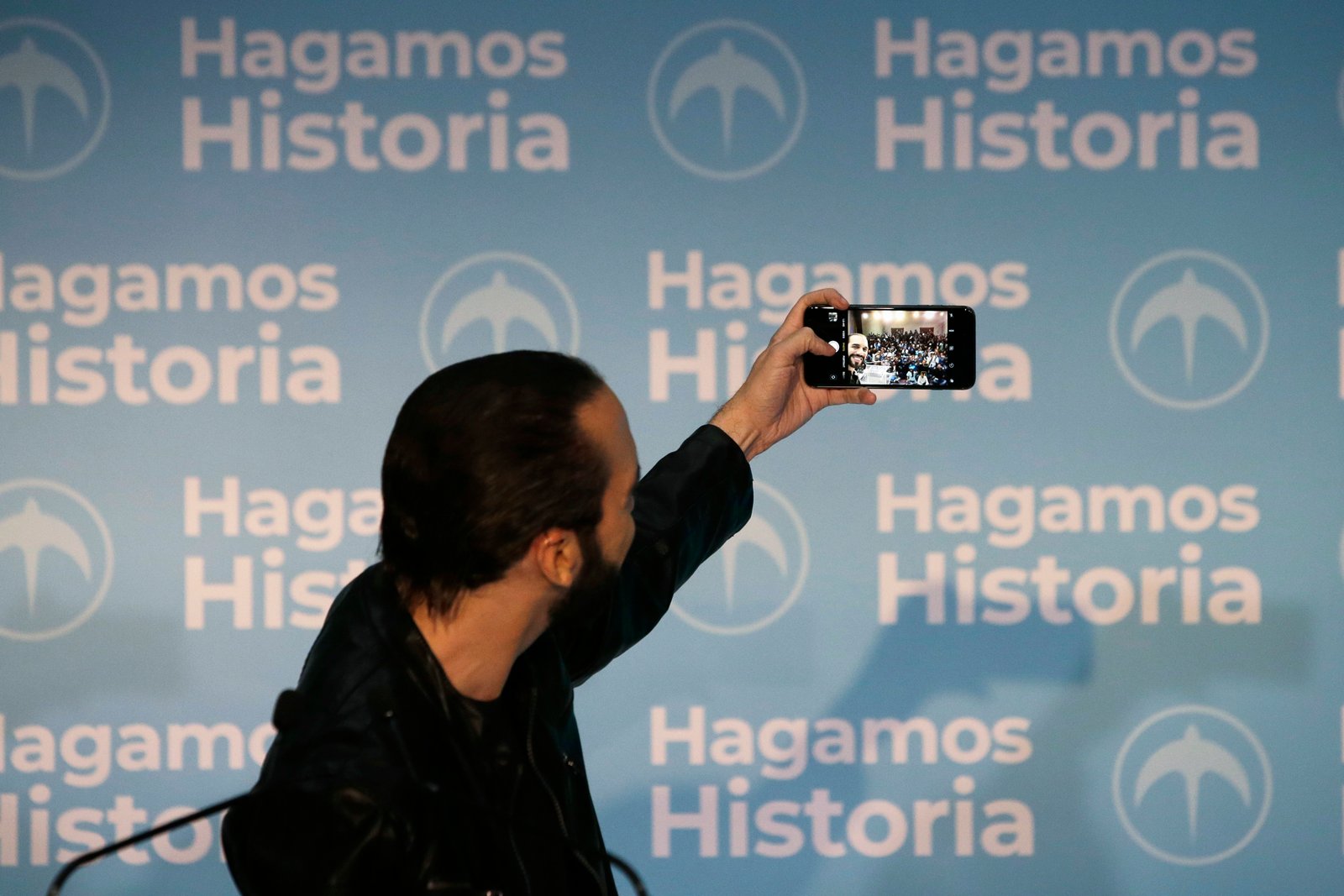 Nayib bukele taking selfie reflecting social media communication style