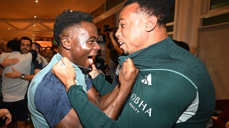 Bukayo Saka and Gabriel Martinelli join celebrations