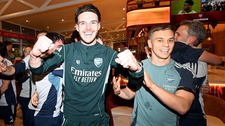 Leandro Trossard celebrates Premier League win with Declan Rice
