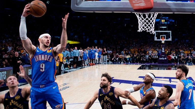 Alex Caruso scores nine points for oklahoma City Thunder
