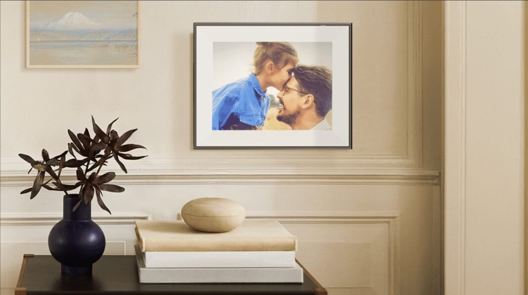 Aura’s Breathtaking E-Ink Photo Frame Redefines the Boundary Between Digital and Reality