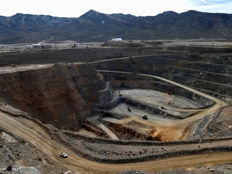 China Tightens Export Controls, Targeting 10 Major US Firms Including Leading Rare-Earth Miner