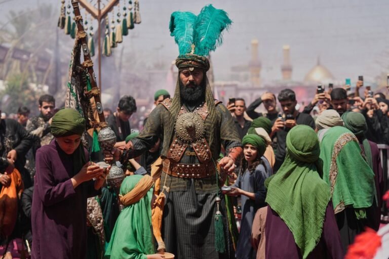 Thousands of Shia Pilgrims Gather in Karbala for a Moving Ashura Commemoration