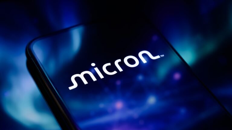 Micron Plummets 5% in Premarket, Wiping Out Early Gains Amid Tech Sector Turmoil