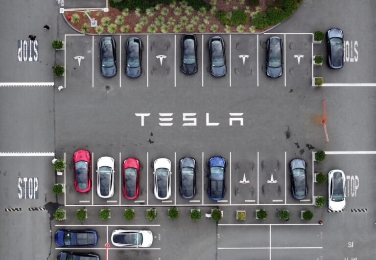 Tesla Strikes Settlement in FSD Crash Lawsuit While Federal Investigations Continue