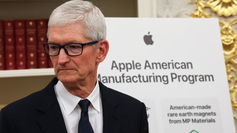 Memory Shortage Shakes Apple and Microsoft, Igniting an ‘Existential Crisis’ for Smaller Players