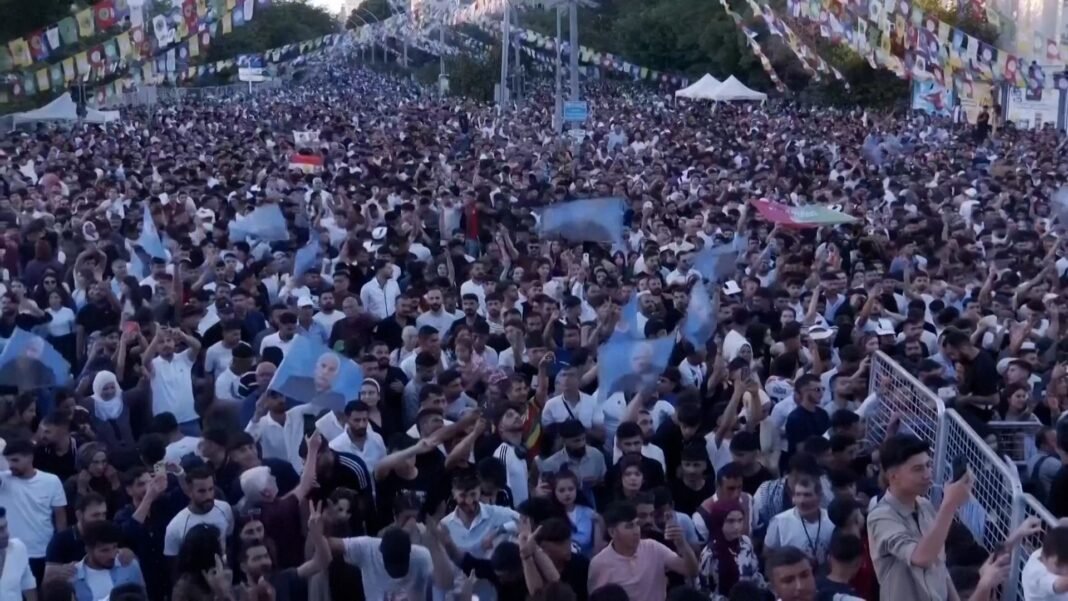 Thousands of Kurds gather in Turkiye to demand release of PKK leader