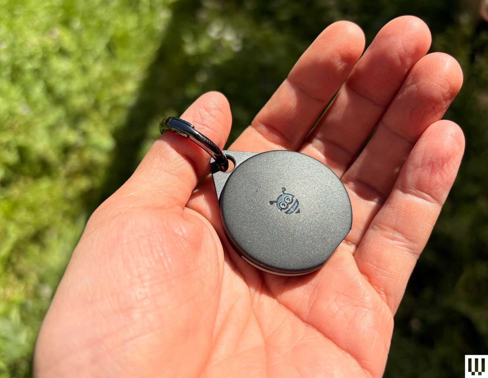 Pebblebee Clip device