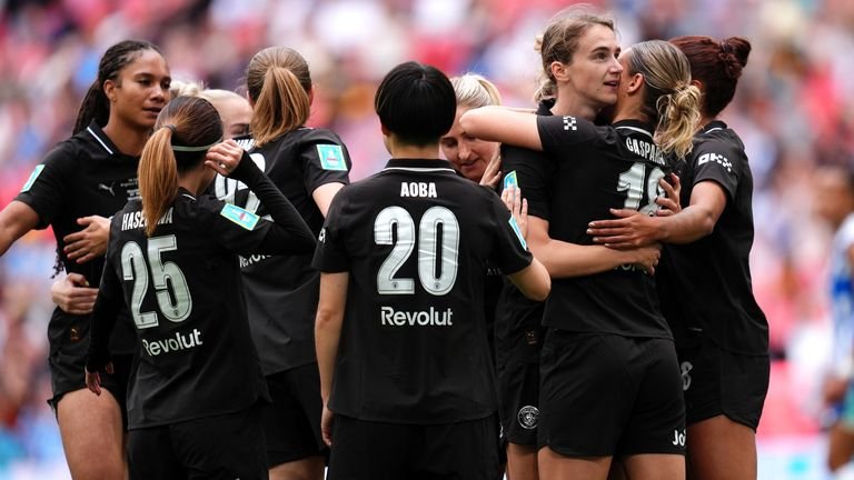 Vivianne Miedema celebrated by teammates after scoring in FA Cup final