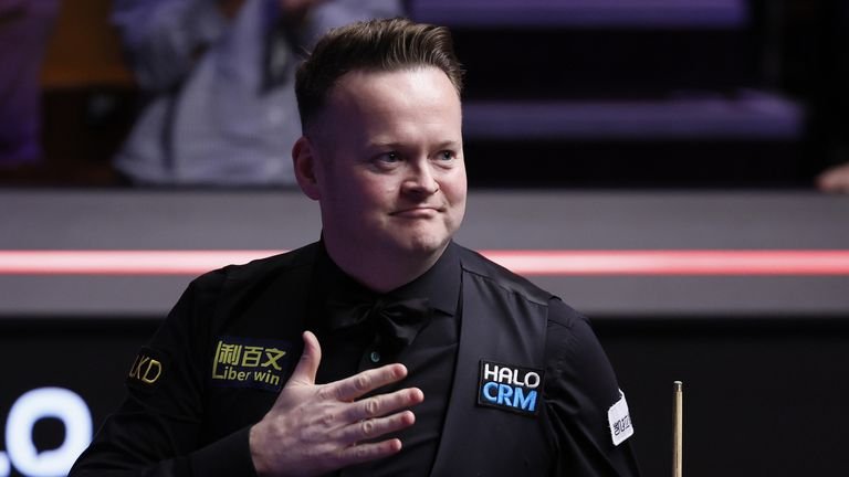 Shaun Murphy celebrating snooker victory