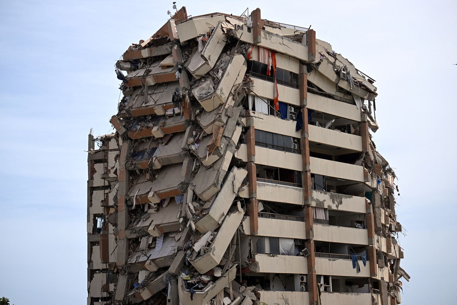 Damaged residential building in Catia La Mar due to earthquake