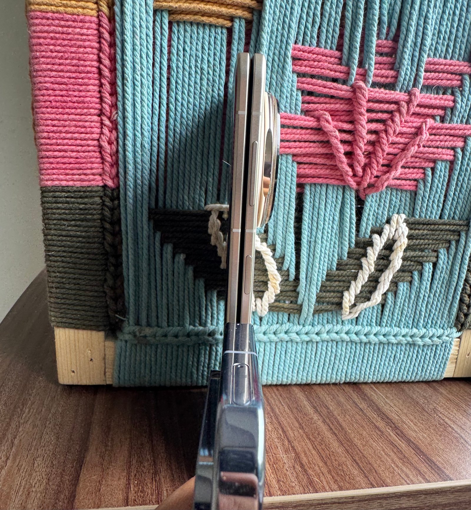 Thickness comparison between Honor Magic V5 and Pixel 10 Pro